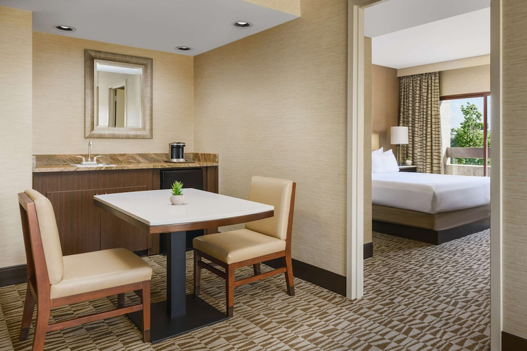 Bedroom 3, Hilton Phoenix Airport, Maricopa
