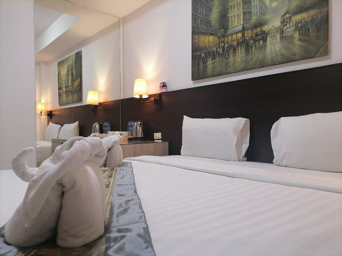 Room 4, AtWhitePatong, Phuket Island