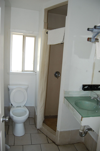 Bathroom 5, Parklane Motel, Alameda