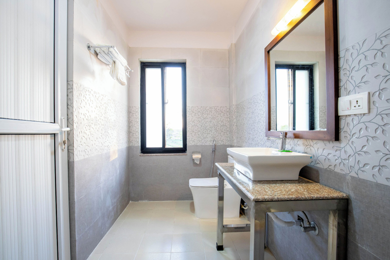 Bathroom 4, Badreni Jungle Resort, Narayani