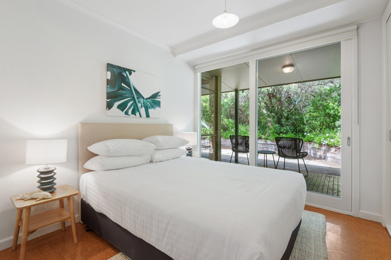 Bedroom 4, Spacious Coastal 4-bed Steps From the Sand, Melbourne