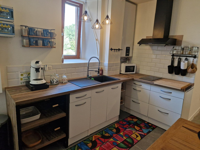 5, Apartment with swimming pool, wifi, Gard