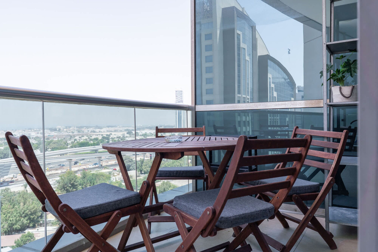 Room 5, Stylish Studio Apartment in Tecom s Prime Location, Dubai
