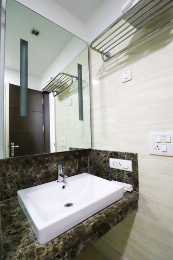 Bathroom 2, Stately Suites - MG Road, Gurgaon