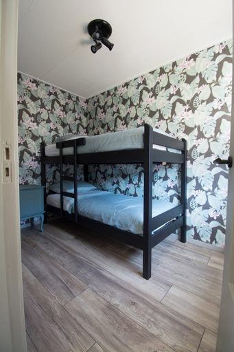 Room 2, Bungalow Mui aan Zee in Centre of Petten, Zijpe