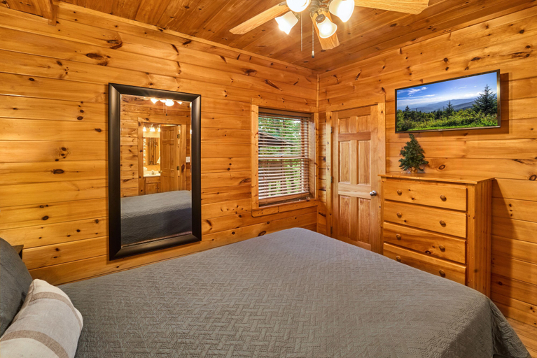 Room 4, Mountain Escape Book Now, Sevier