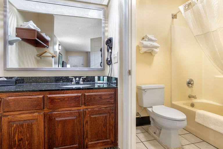 Bathroom 3, Quality Inn Cheraw, Chesterfield