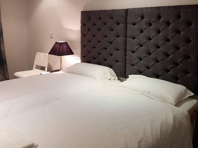 Bedroom 5, Blagrave Rooms, Reading