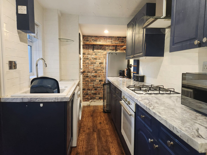 Room 2, Home In Worcester - With Free Parking, Worcestershire