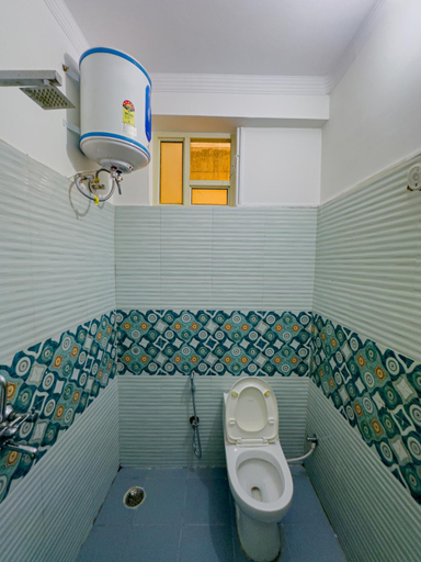 Bathroom 5, v3k invitee retreart, Garhwal