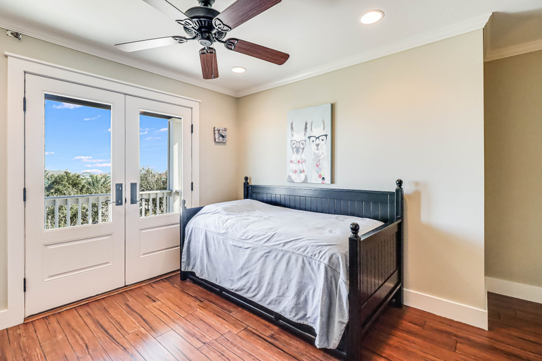 Room 3, The James Pearl 4 Bedroom Home by RedAwning, Aransas