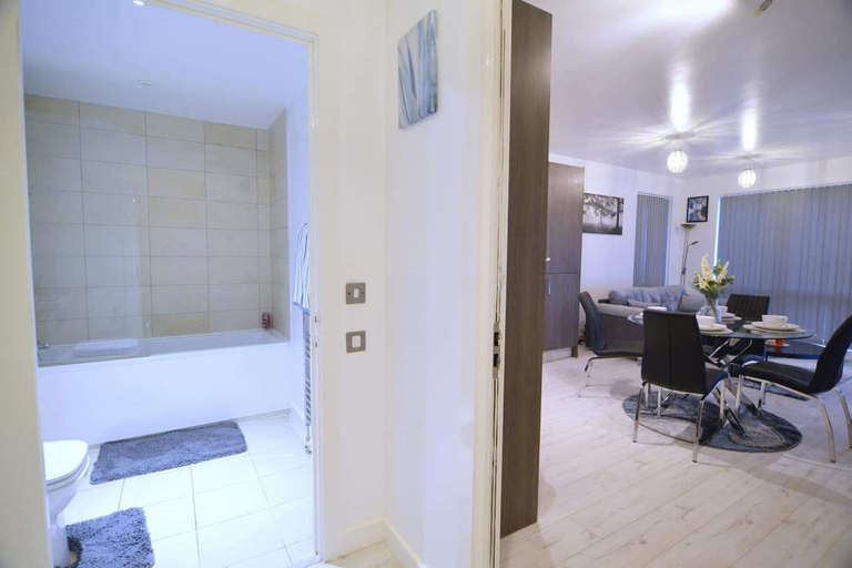 Interior, Near Excel - Wifi - Parking - Pets - Sleeps 5, London