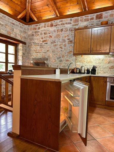 5, Villa Acroria in Karpenisi, Central Greece