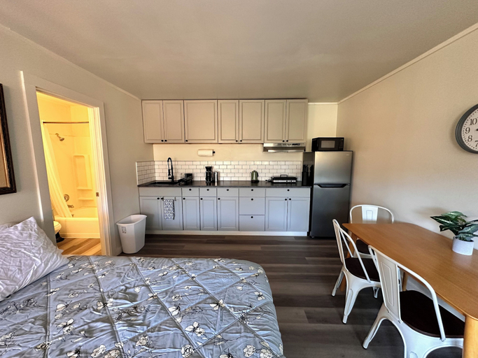 Room 5, Basecamp, Bonner