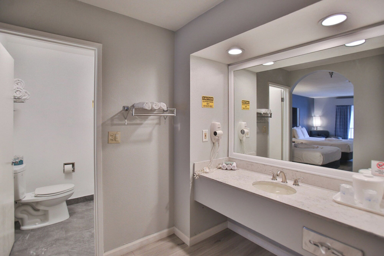 Bathroom 4, Best Western Surf City, Orange