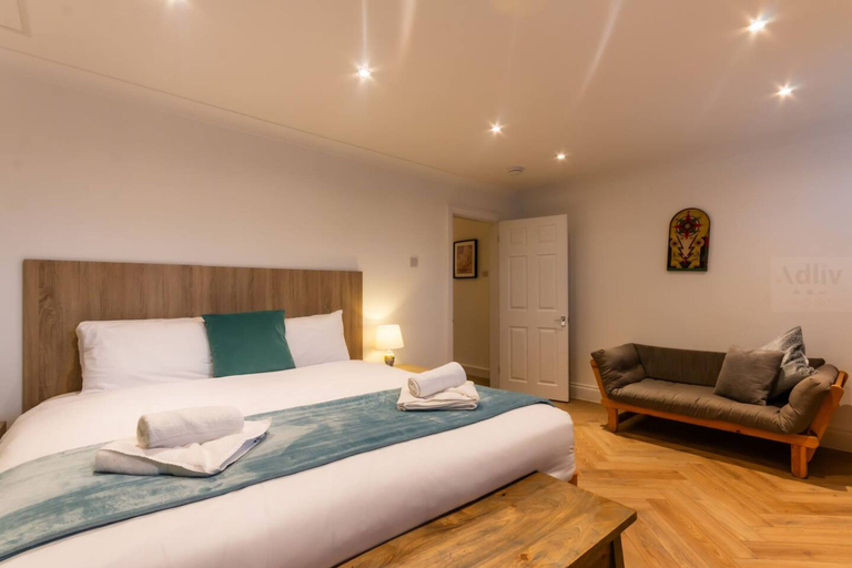 Room 5, Modern Margate Maisonette Close to Beach by Adliv, Kent