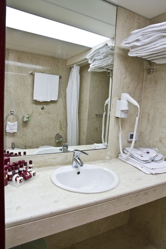 Bathroom 5, Splendid Hotel La Torre, Palermo