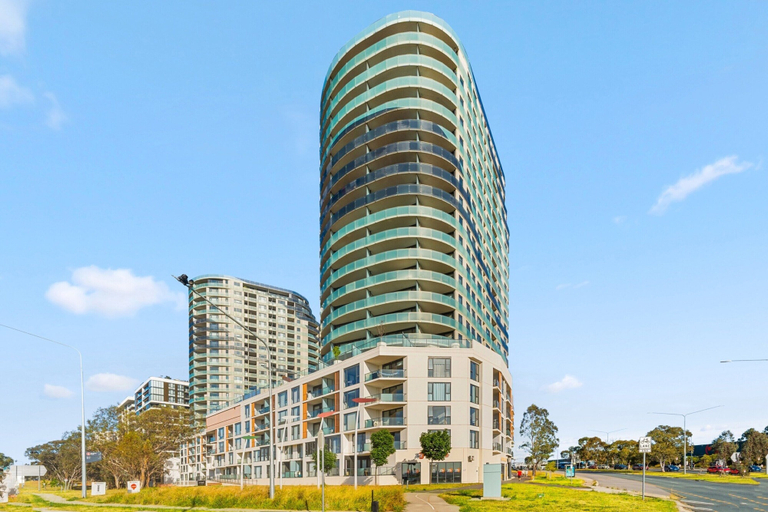 Exterior 3, Bright 2-bed Apartment With Scenic Balcony, Canberra