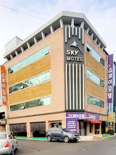 Exterior 3, Sky Motel, Gumi