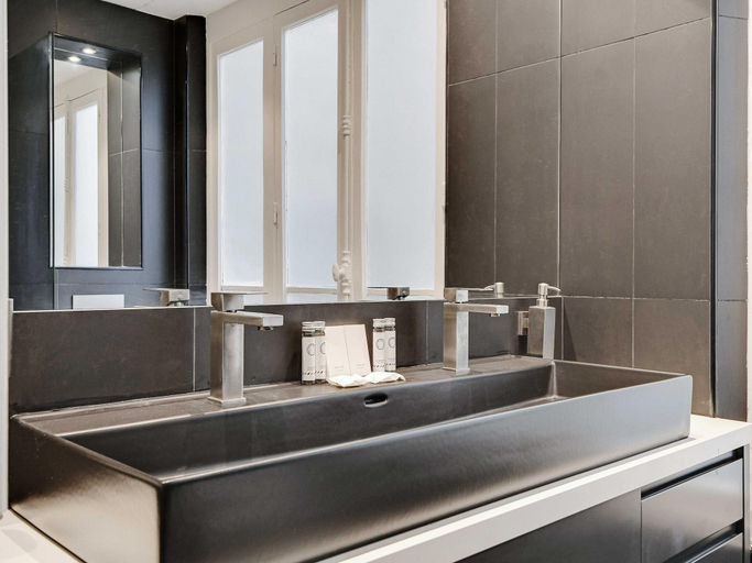 Bathroom 3, Chic apartment - 1BR4P - Republique, Paris
