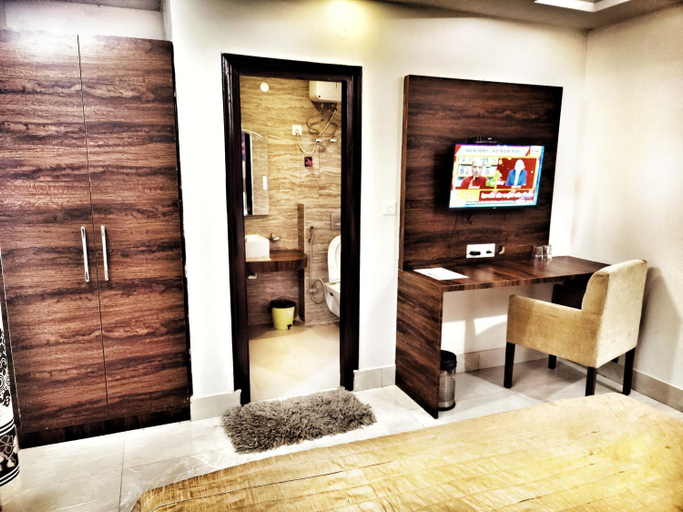 Bathroom 4, Airport Hotel Delhi Aerocity, Delhi