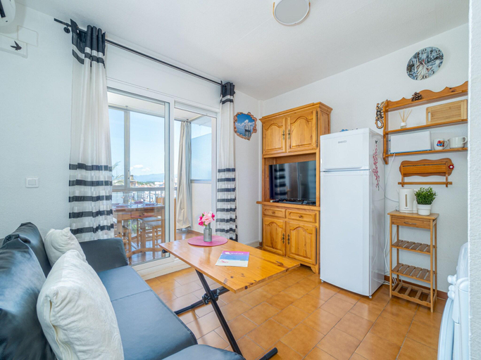 4, Villa in Empuriabrava with Pool Canal Access, Girona