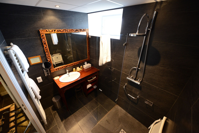 Bathroom 3, Domaine du Boisniard, Vendée