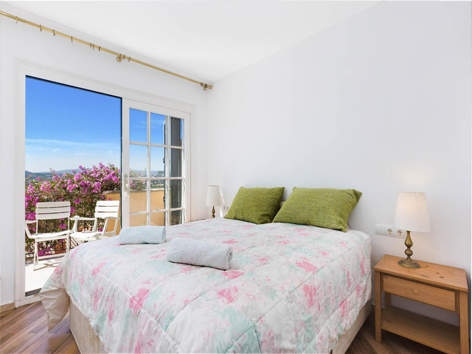 5, Villa with panoramic views of the sea, Girona