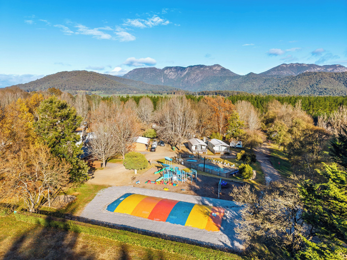 Front of property 4, Bright Porepunkah Holiday Park, Alpine - East