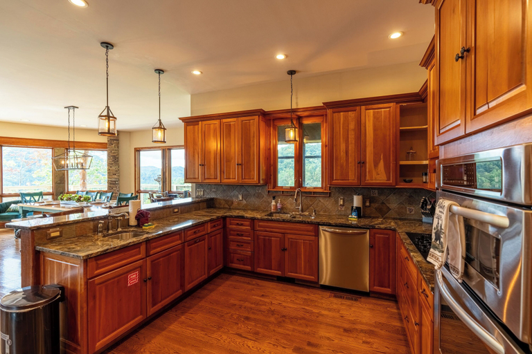 Room 4, Luxury Mountain Cabin Amazing Look out Views, Sevier
