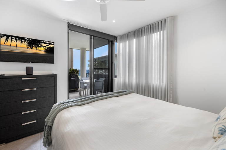 Room 3, Coastal Bliss: 3-bedroom Retreat With Pool, Maroochy - Coastal North