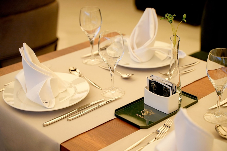 Food & Drinks 4, AD Hotel Pont d Hydra, El Achour
