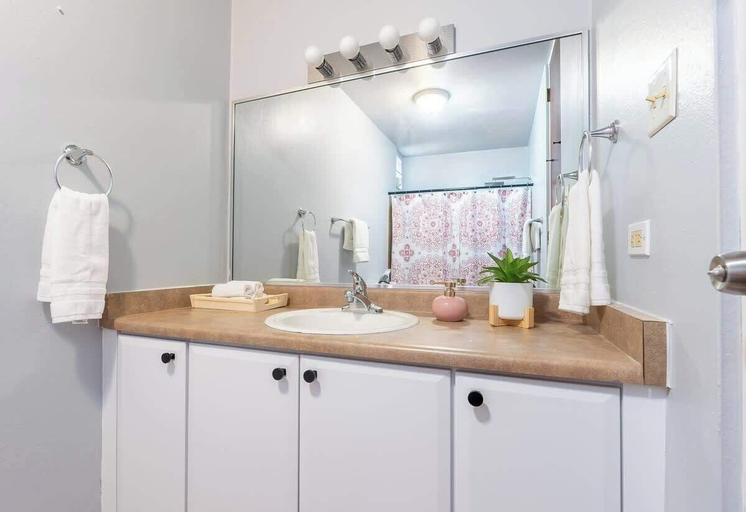 Bathroom 5, Coral 17 Costa Brava Condo, Pool, 5 Min From Beach