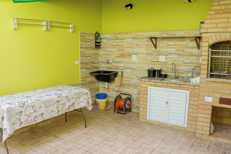 Room 5, Casa com Wifi e Churrasq a 500m da Praia de Suar o, Itanhaém