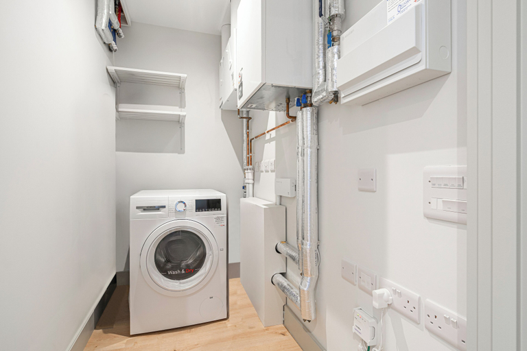 Room 5, Stylish One-bed Retreat, London