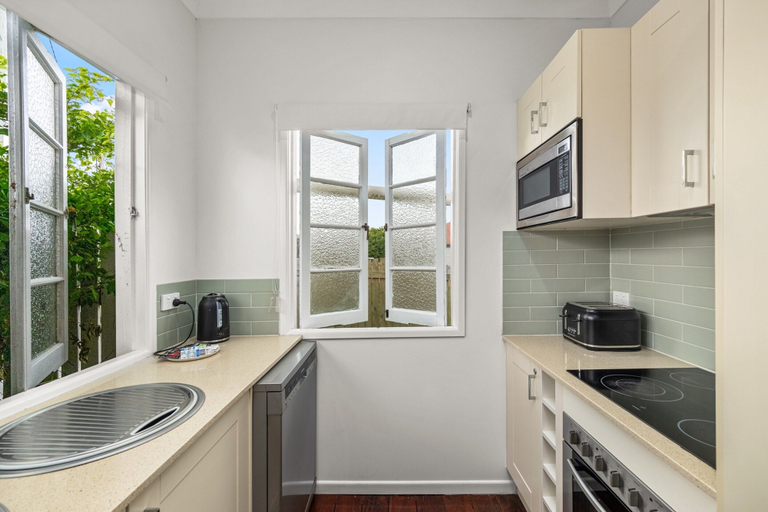 Private kitchen 2, Charming 1-bed Cottage With Garden Retreat, Bald Hills