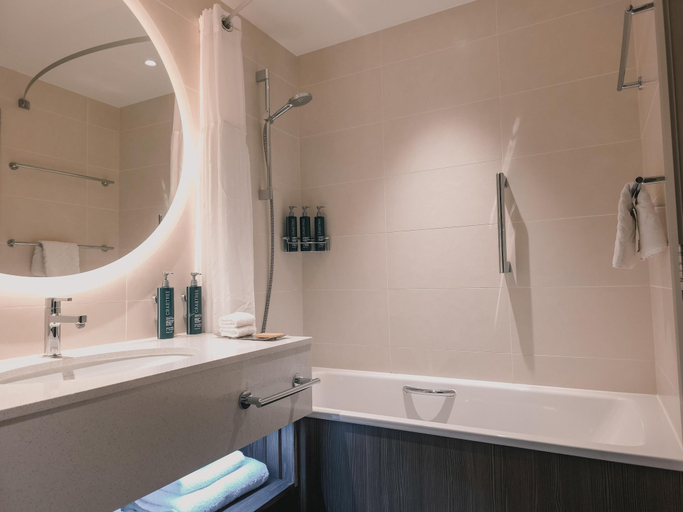 Bathroom 5, Hilton Aberdeen TECA, Aberdeen