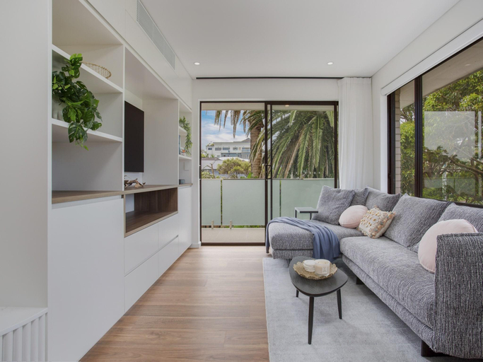 Others 5, North-East Facing Modern 2-bed Apartment, Sydney