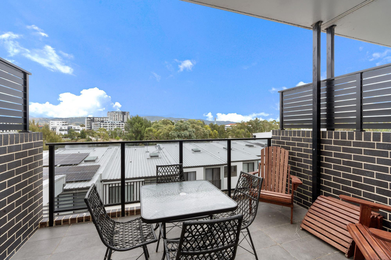 Balcony/terrace 4, Modern 3-Bedroom Townhouse in Quiet Greenway, Canberra
