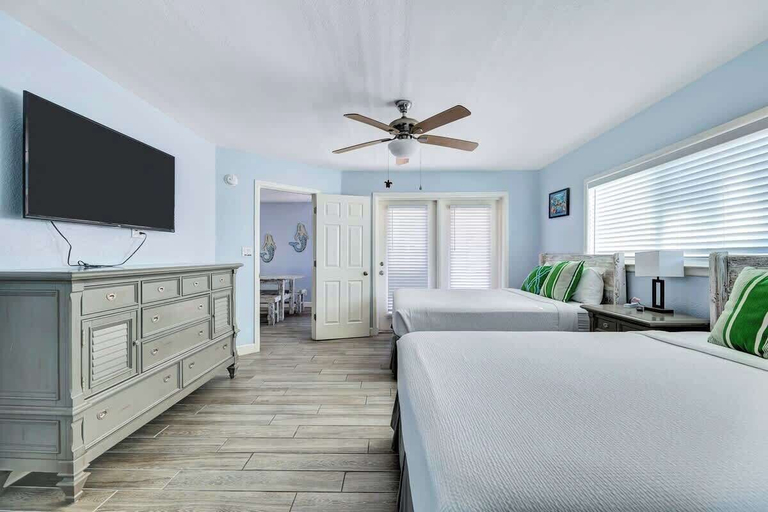Room 3, Gulf Coast Beach Front Condo, Cameron