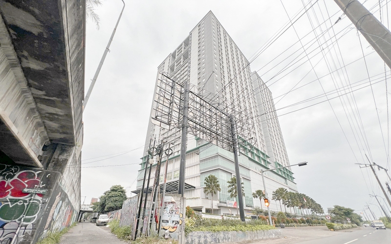 Others 3, Comfy and Spacious Studio at Bale Hinggil Apartment By Travelio, Surabaya