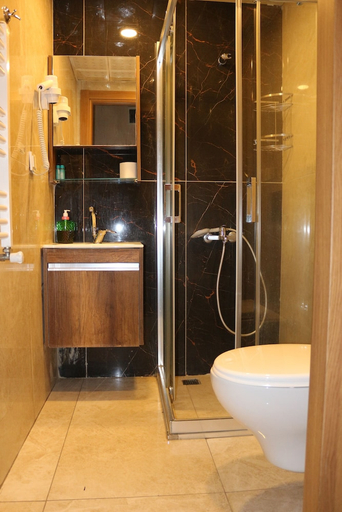 Bathroom 5, Center Room Hotel, Yenimahalle