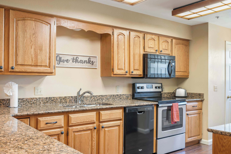 Others 5, Foothills Tranquility - On-site Amenities Access, Taney