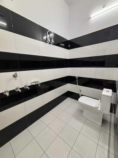 Bathroom 5, Hotel BDC, Allahabad