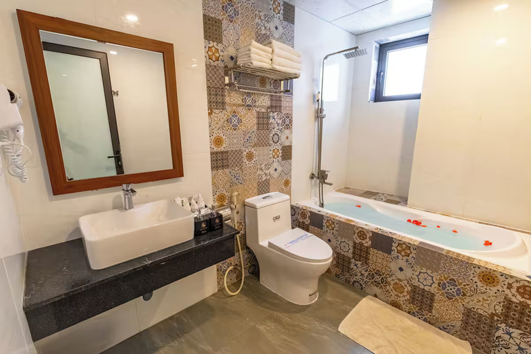 Bathroom 4, Jade Scene Hotel, Huế