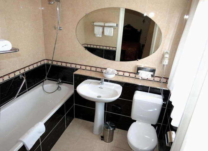 Bathroom 4, Belle Hôtel, Lille Ouest, Nord