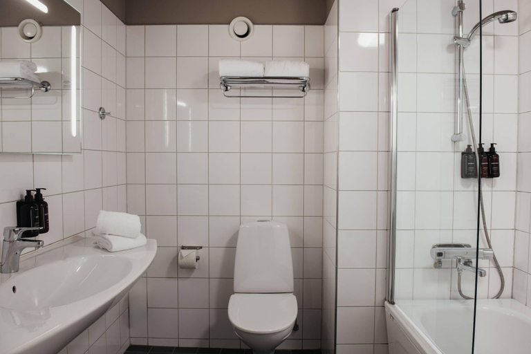 Bathroom 4, Home Hotel Fregatten, Varberg