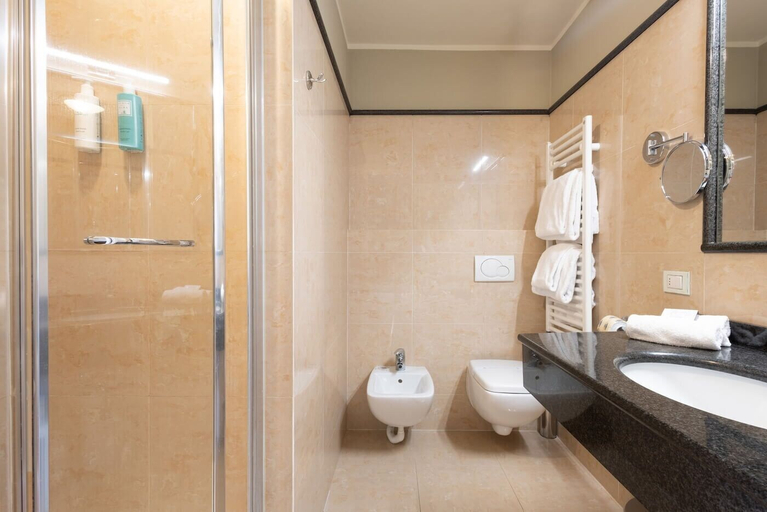 Bathroom 5, Hotel Embassy, Florence