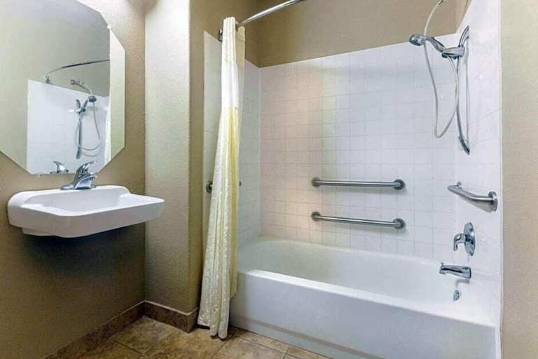 Bathroom 2, Super 8 by Wyndham Groesbeck, Limestone