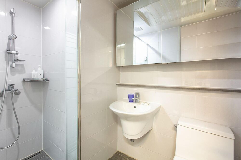 Bathroom 5, Hyundai Residence Seoul, Jung